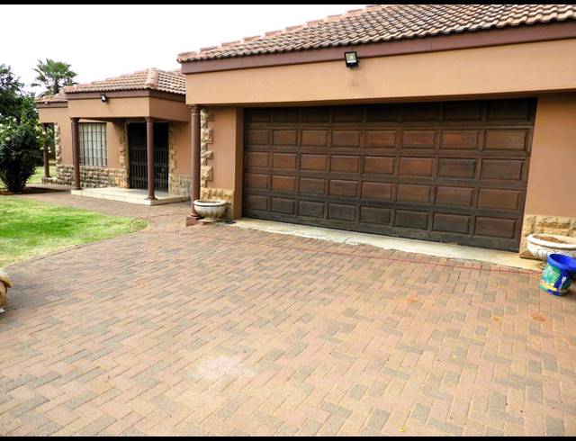 3 BEDROOM HOUSE FOR SALE IN THREE RIVERS EAST